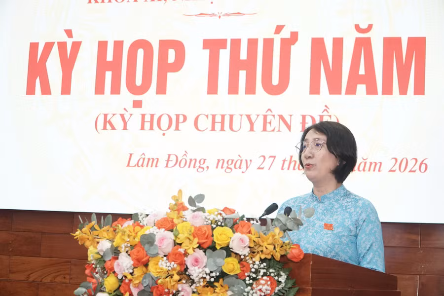 dong-chi-phan-nguyen-ngoc-dung-pho-truong-ban-van-hoa-xa-hoi-hdnd-tinh-trinh-bay-tom-tat-bao-cao-tham-tra-tai-ky-hop.jpg