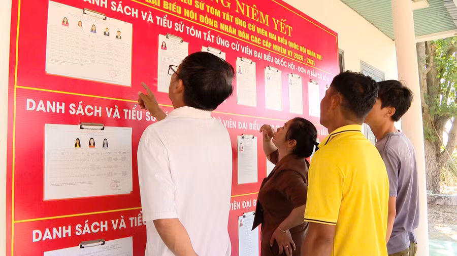 a2-dong-bao-dan-toc-thieu-so-lam-dong-huong-ve-ngay-hoi-bau-cu.jpg