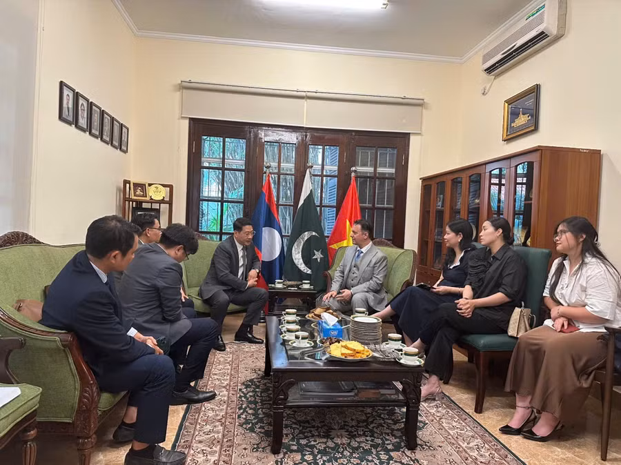 Ông Nghiêm Đình Hiếu, Giám đốc Trung tâm Xúc tiến Đầu tư, Thương mại và Du lịch tỉnh Lâm Đồng làm việc với Đại sứ quán Pakistan tại Việt Nam.