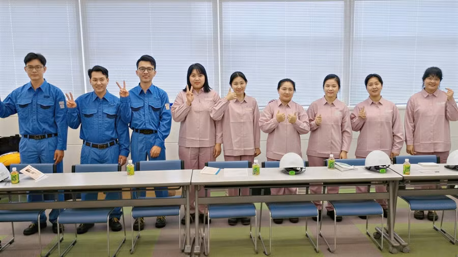Nhiều bạn trẻ chọn đi làm việc tại nước ngoài sau khi tốt nghiệp THPT.