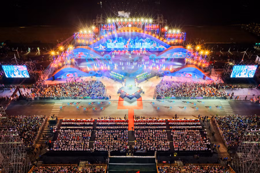 Sân khấu Lễ khai mạc Festival Biển Khánh Hòa 2026.