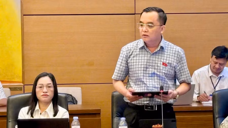 ĐBQH Huỳnh Ngọc Liêm phát biểu tại buổi thảo luận tổ 7.