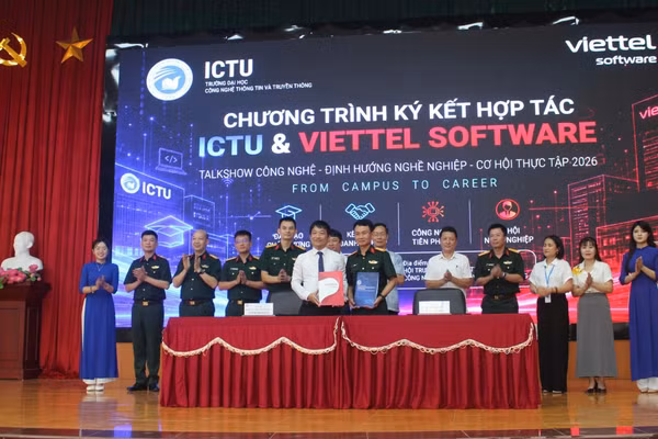 Lễ ký kết giữa ICTU và Viettel Software.