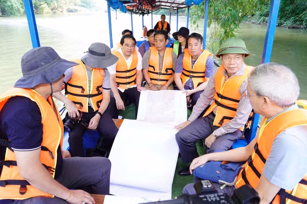 Lãnh đạo Bộ Văn hóa, Thể thao và Du lịch và lãnh đạo tỉnh Thái Nguyên xem phương án quy hoạch bảo tồn, tu bổ, phục hồi Di tích quốc gia đặc biệt Danh lam thắng cảnh hồ Ba Bể.