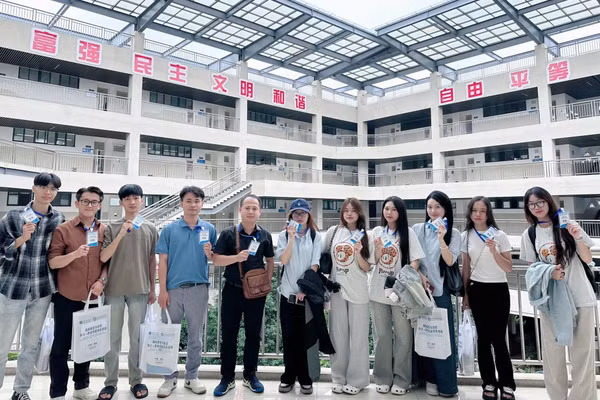 Sinh viên Khoa Quốc tế (Đại học Thái Nguyên) được trang bị đầy đủ kiến thức, kỹ năng trong suốt quá trình học tập.