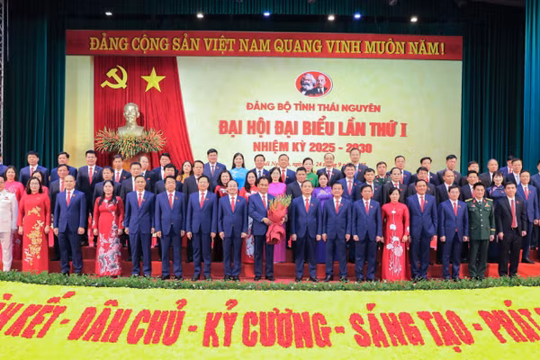 Ban Chấp hành Đảng bộ tỉnh Thái Nguyên nhiệm kỳ 2025 - 2030 ra mắt Đại hội.