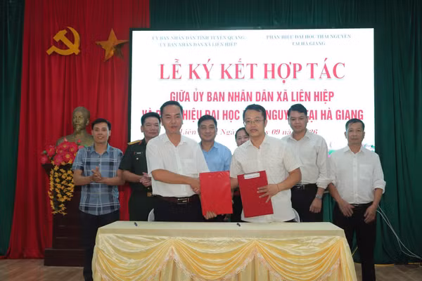 Phân hiệu Đại học Thái Nguyên tại Hà Giang và UBND xã Liên Hiệp, tỉnh Tuyên Quang đã ký kết Biên bản ghi nhớ hợp tác.