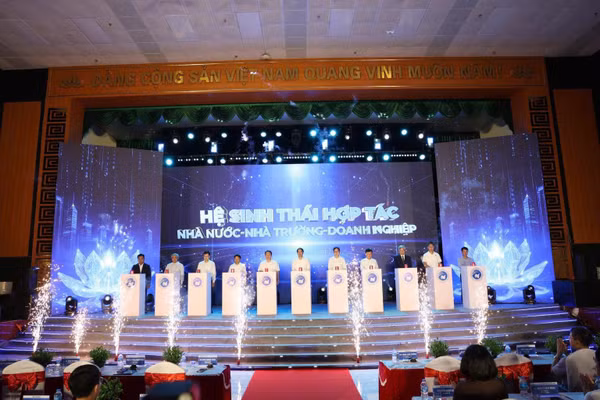  Toàn cảnh Lễ công bố Hệ sinh thái hợp tác Nhà nước – Nhà trường – Doanh nghiệp tại ICTU.