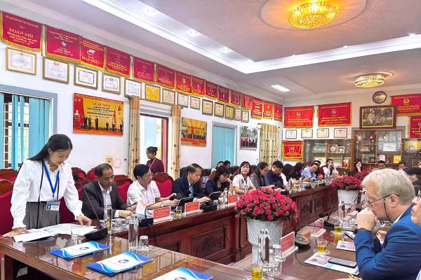 Tập đoàn AVESTOS (Cộng hòa Liên bang Đức) do ông Matthias Kaiser, Chủ tịch Hội đồng quản trị kiêm Giám đốc điều hành, dẫn đầu đoàn công tác làm việc với Trường Cao đẳng Thái Nguyên.