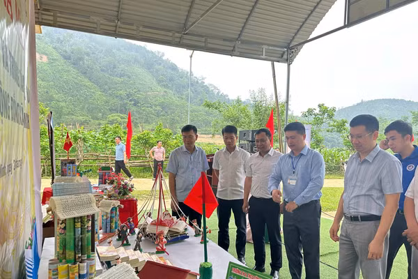 Đại học Thái Nguyên cùng các đơn vị thành viên đã triển khai nhiều hoạt động ý nghĩa hỗ trợ xây dựng “Điểm thư viện gắn với sinh hoạt văn hóa cộng đồng”.