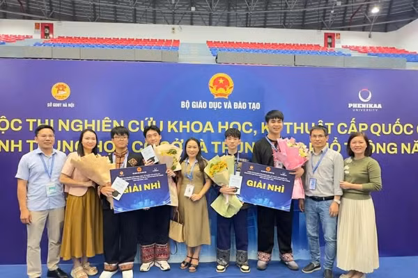Học sinh Trường Vùng cao Việt Bắc xuất sắc đoạt 2 giải Nhì.