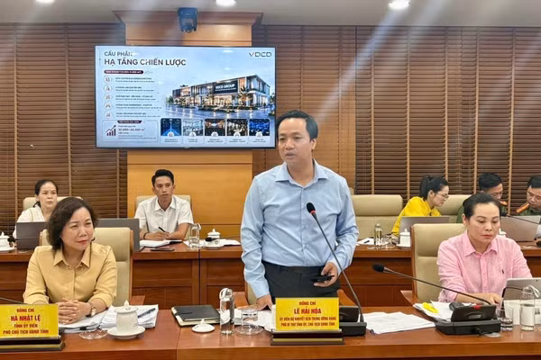 Chủ tịch UBND tỉnh Cao Bằng Lê Hải Hoà phát biểu tại buổi làm việc.
