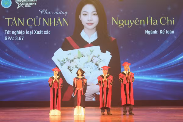 TUEBA trao bằng cử nhân cho hơn 700 sinh viên hệ đại học chính quy