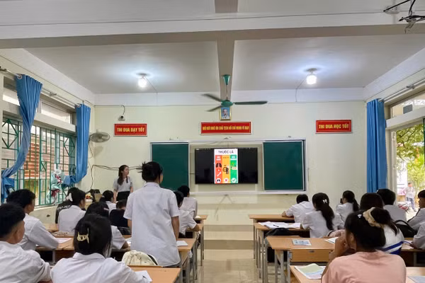 Cô Nguyễn Kim Thu, giáo viên Trường THPT Bảo Lâm (Cao Bằng) chia sẻ về tác hại của thuốc lá đối với sức khoẻ.