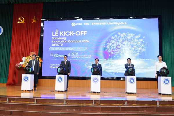 Đại biểu thực hiện nghi thức tại lễ Kick off.