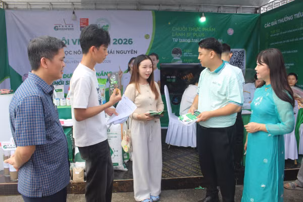Với 40 gian hàng tuyển dụng, các đơn vị tham gia đã giới thiệu nhiều vị trí việc làm đa lĩnh vực.