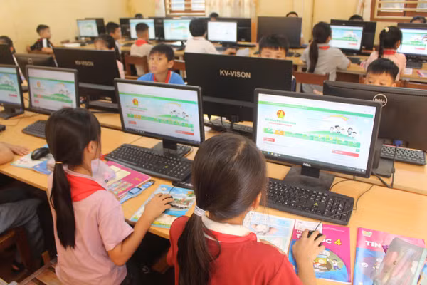 Chuyển đổi số trong giáo dục là quá trình lâu dài, đòi hỏi sự đồng bộ giữa hạ tầng, con người và phương pháp tổ chức dạy học. 