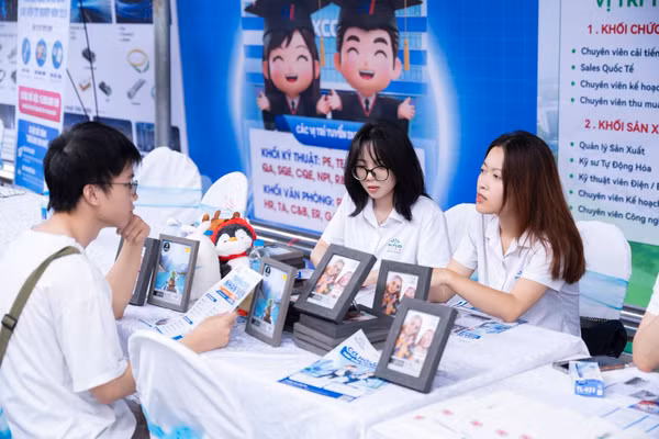 Sinh viên ứng tuyển ngay sau khi tốt nghiệp.