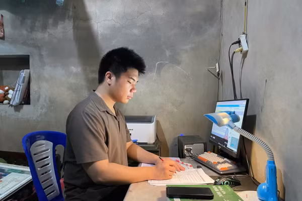 Em Lương Trung Kiên đã nỗ lực học tập, trở thành thí sinh có điểm cao nhất tỉnh Thái Nguyên tại Kỳ thi tốt nghiệp THPT năm 2026.