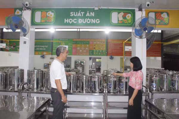 Các cơ sở cung cấp suất ăn trên địa bàn tỉnh cũng tích cực phối hợp với các nhà trường để hoàn thành các bước theo đúng quy trình.
