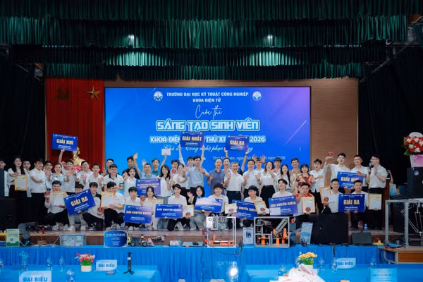 Cuộc thi thu hút đông đảo sinh viên tham gia.