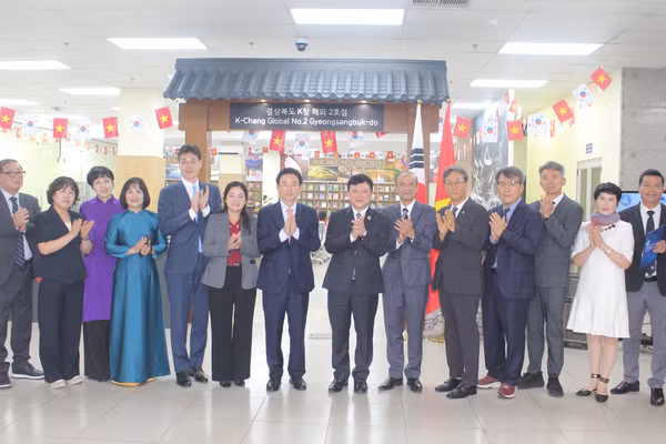 Lãnh đạo tỉnh Thái Nguyên, Đại học Thái Nguyên và tỉnh Gyeongsangbuk-do tại không gian K - Chang.