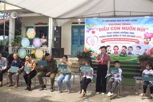 Các em học sinh và phụ huynh tham gia chương trình "Điều con muốn nói".