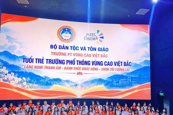Học sinh Trường PT Vùng Cao Việt Bắc.