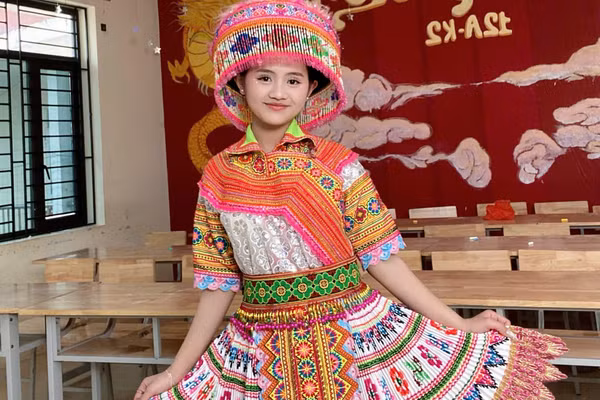 Sinh viên Giàng Hồng Chuyên nỗ lực trở thành thủ khoa Phân hiệu Đại học Thái Nguyên tại tỉnh Hà Giang.