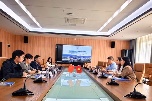 Tại Khoa Quốc tế – Đại học Thái Nguyên, chương trình hợp tác đào tạo chuyển tiếp với các trường đại học của Trung Quốc đang được triển khai theo mô hình 2+2 và 1+3.