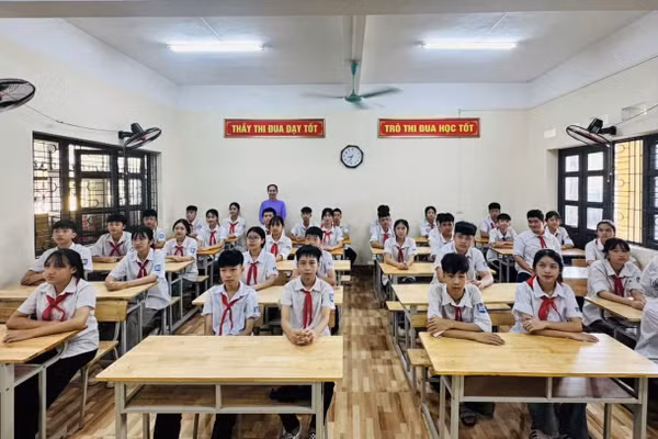 Tại xã Phú Lương, các trường học đạt chuẩn quốc gia, trang thiết bị dạy học cơ bản đáp ứng yêu cầu dạy và học.