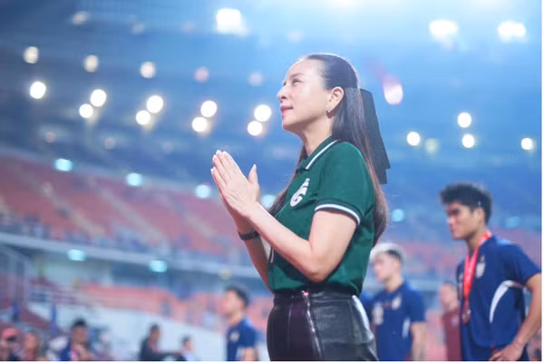 Madam Pang treo thưởng 'khủng' cho tuyển Thái Lan