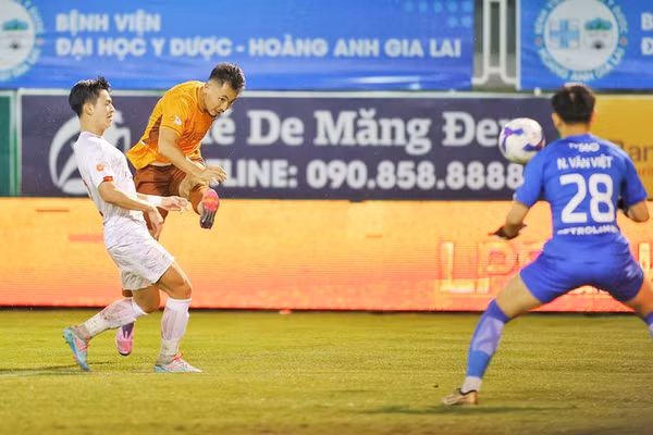 Hoàng Anh Gia Lai chia tay tiền vệ Việt kiều