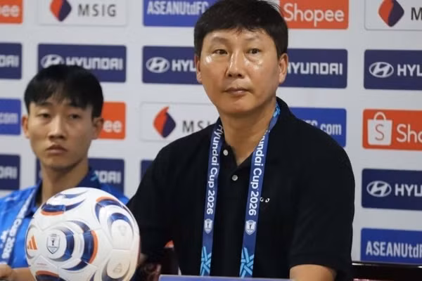 HLV Kim Sang-sik hài lòng về trận thắng Pakistan.