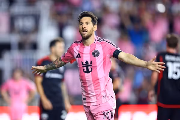 Lionel Messi lập cú đúp bàn thắng giúp Inter Miami hạ DC United.