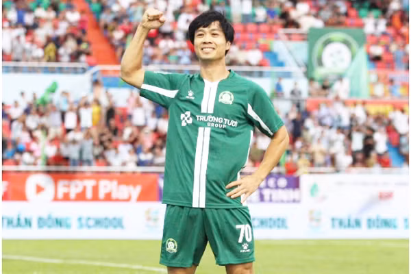 Công Phượng tái xuất V-League nhiều năm chơi bóng ở hạng Nhất.