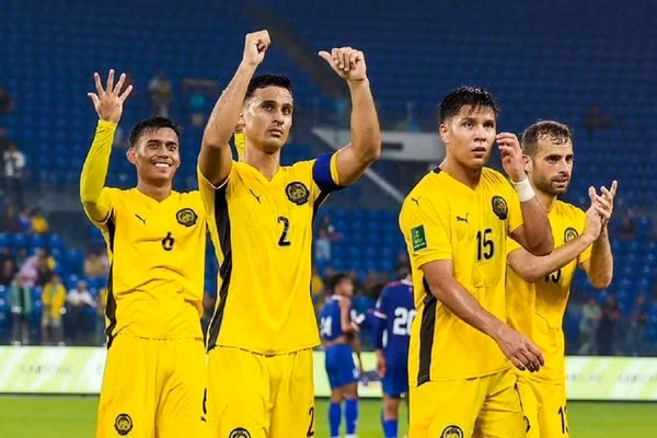 Loạt cầu thủ nhập tịch của Malaysia bị cấm thi đấu vì gian lận giấy tờ.