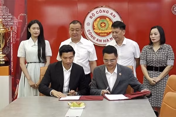 Đoàn Văn Hậu gia hạn với CLB Công an Hà Nội tới năm 2029.