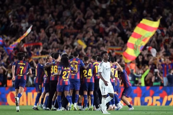 Barcelona nguy cơ đối mặt án phạt nặng từ UEFA.