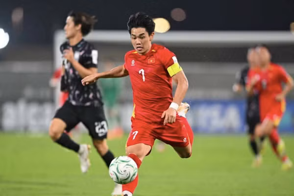 Tiền đạo Đình Bắc nhận án phạt nặng từ AFC