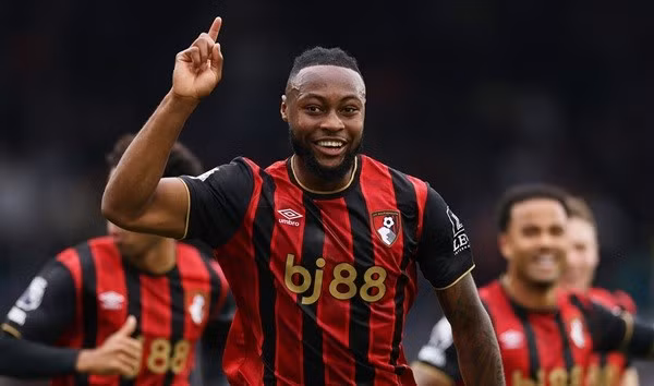 Man United có loạt quyết sách quan trọng