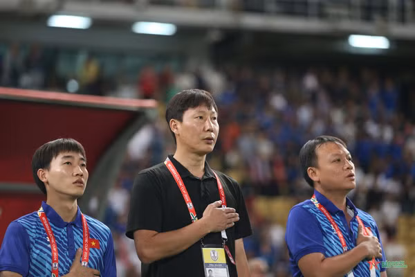HLV Kim Sang-sik đón tin cực vui 