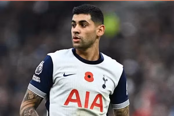 Man United tranh sao Tottenham với Barca