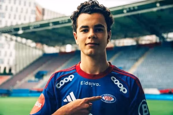 Rajkovic lọt tầm ngắm của Man United.