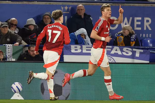 Man United chia tay cầu thủ 38 triệu bảng