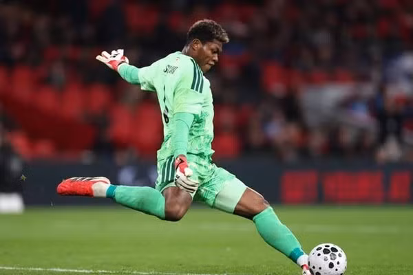 Thương vụ Zion Suzuki sáng PSG đổ vỡ vào phút chót.