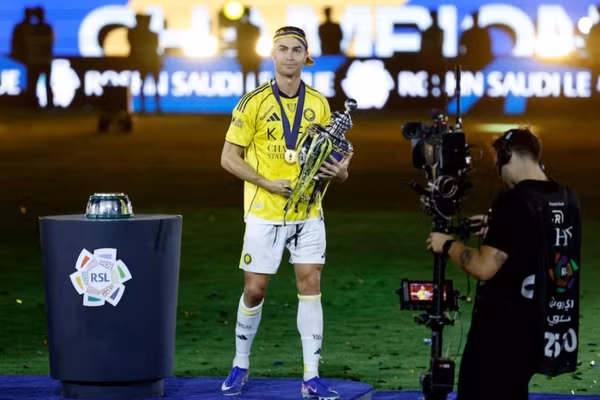 C.Ronaldo nhận khoản thưởng ‘khổng lồ’