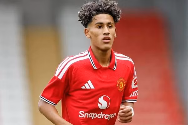 Rời Man United, tài năng trẻ JJ Gabriel gia nhập Barcelona?