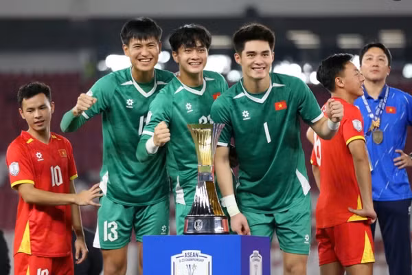 Lộ diện thủ môn thay thế Trần Trung Kiên ở U23 Việt Nam