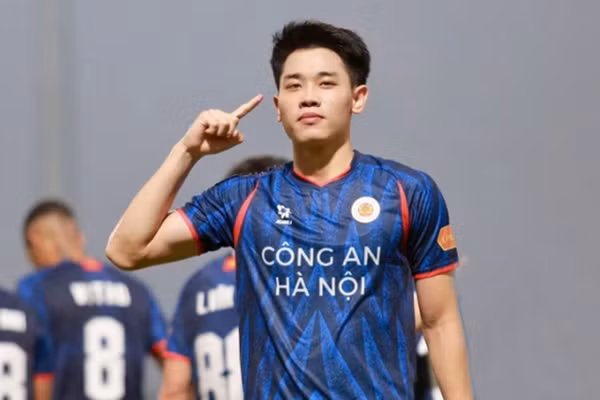 Đình Bắc góp công giúp Công an Hà Nội có 3 điểm ở vòng 21 V-League. Ảnh: Internet.